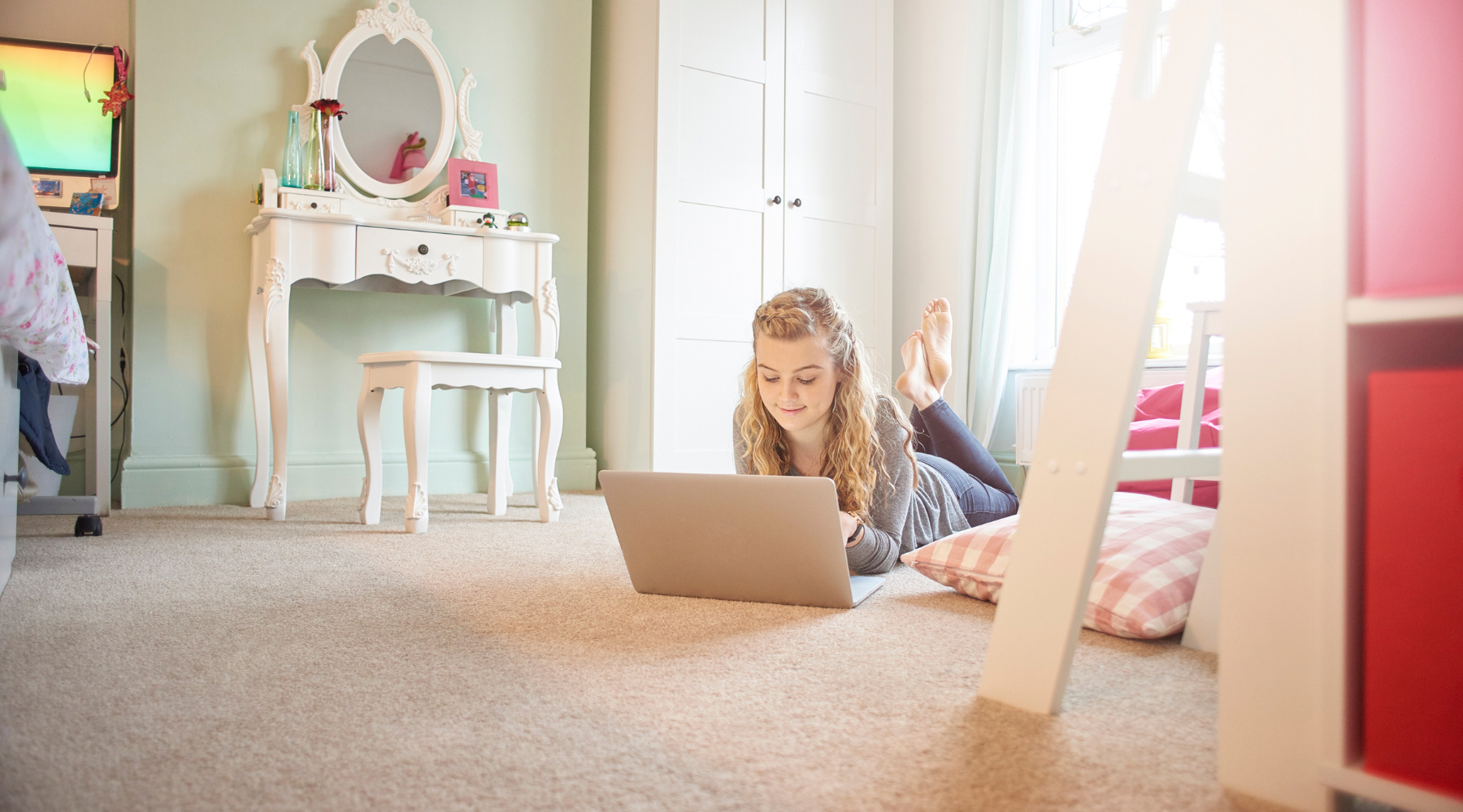 Simple Ways to Keep Kids Focused and Off Unsupervised Tech in School